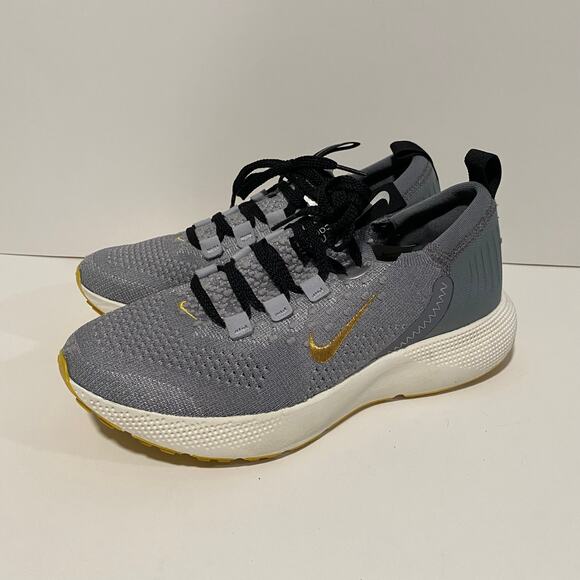 Nike Women's React Escape Run Flyknit Shoes Sneakers Grey Size 7 Active Like New - Picture 1 of 9
